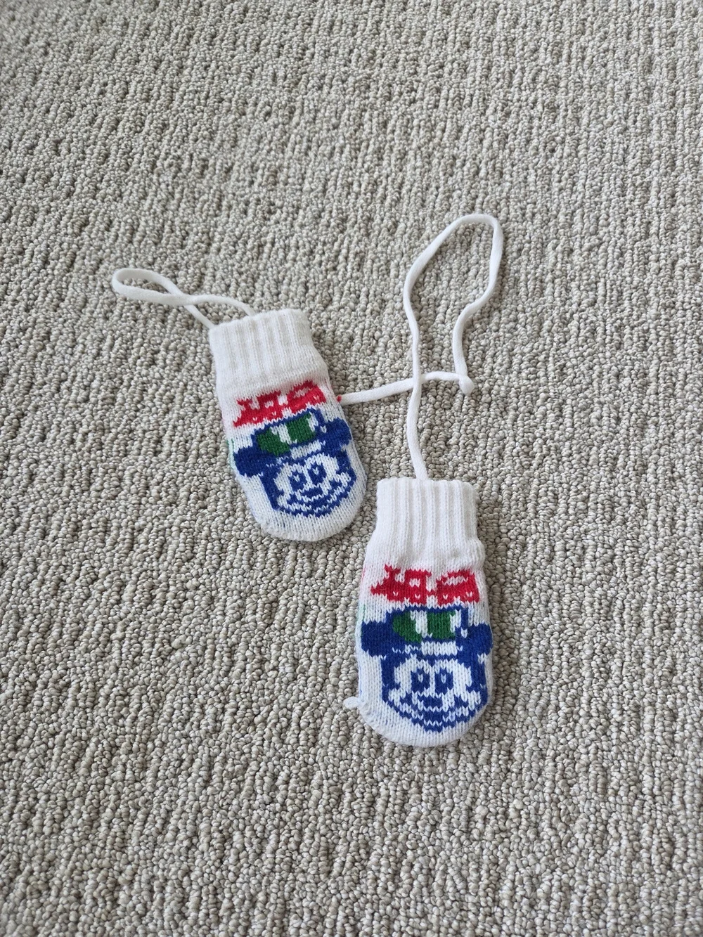 Vintage Disney Aquila Mickey Mouse Baby Mittens